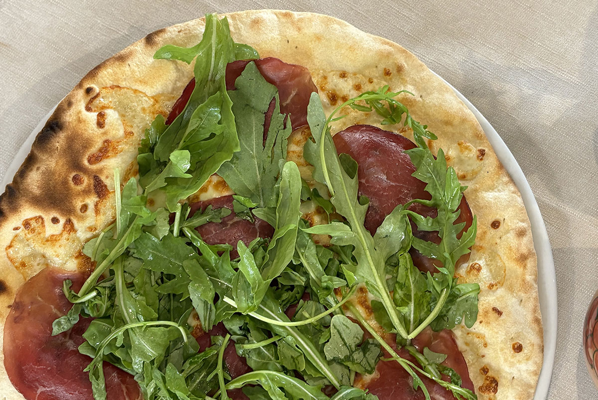 Pizza bresaola e rughetta